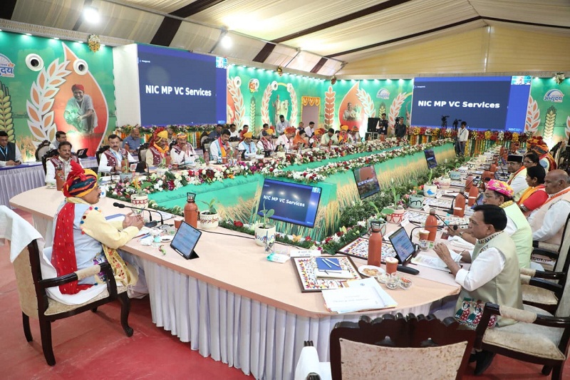 मुख्यमंत्री डॉ. यादव की अध्यक्षता में बड़वानी जिले के नागलवाड़ी में हुई मंत्रि-परिषद की पहली कृषि कैबिनेट