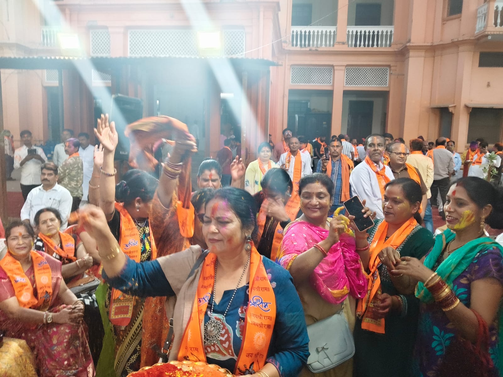 विश्व हिंदू परिषद के प्रांत कार्यालय में आयोजित होली मिलन समारोह का छाया चित्र विश्व हिंदू परिषद के प्रांत कार्यालय में आयोजित होली मिलन समारोह का छाया चित्र