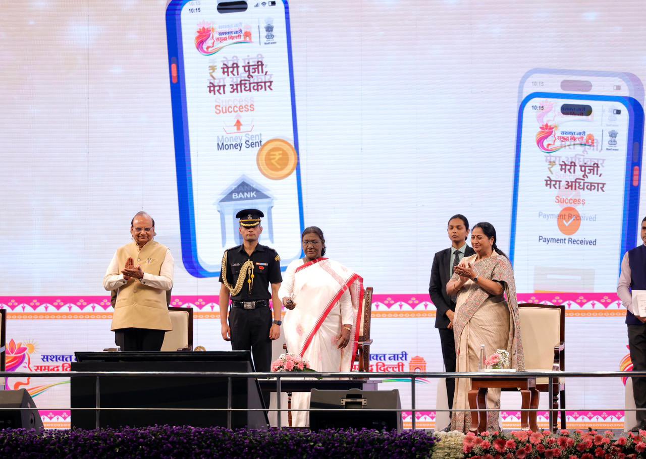 दिल्ली स्थित इंदिरा गांधी इंडोर स्टेडियम में दिल्ली स्थित इंदिरा गांधी इंडोर स्टेडियम में