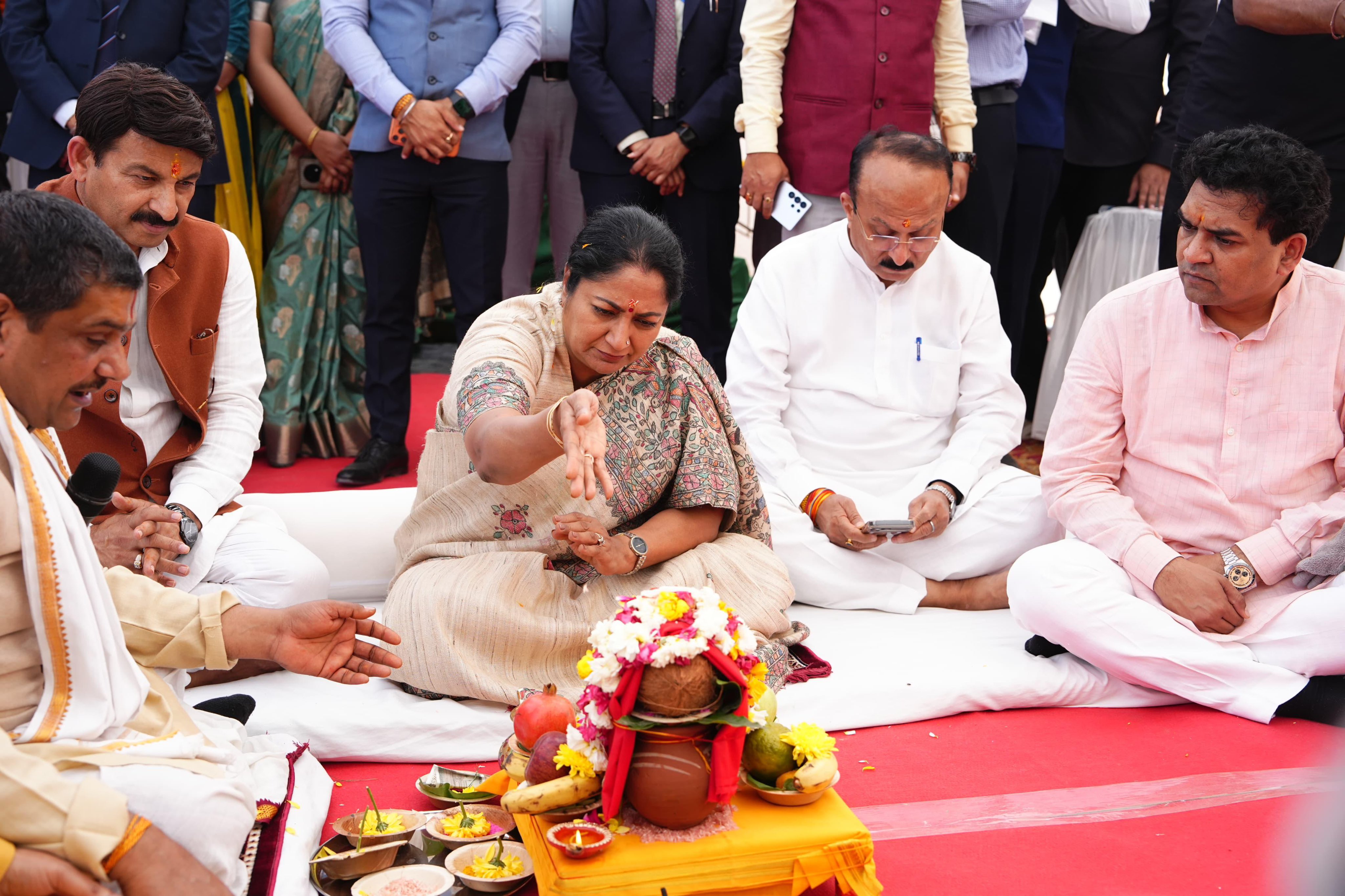 उत्तर-पूर्वी दिल्ली के खजूरी खास में केंद्रीय विद्यालय के अस्थायी भवन का उद्घाटन किया और इसके स्थायी भवन के निर्माण के लिए भूमि पूजन उत्तर-पूर्वी दिल्ली के खजूरी खास में केंद्रीय विद्यालय के अस्थायी भवन का उद्घाटन किया और इसके स्थायी भवन के निर्माण के लिए भूमि पूजन