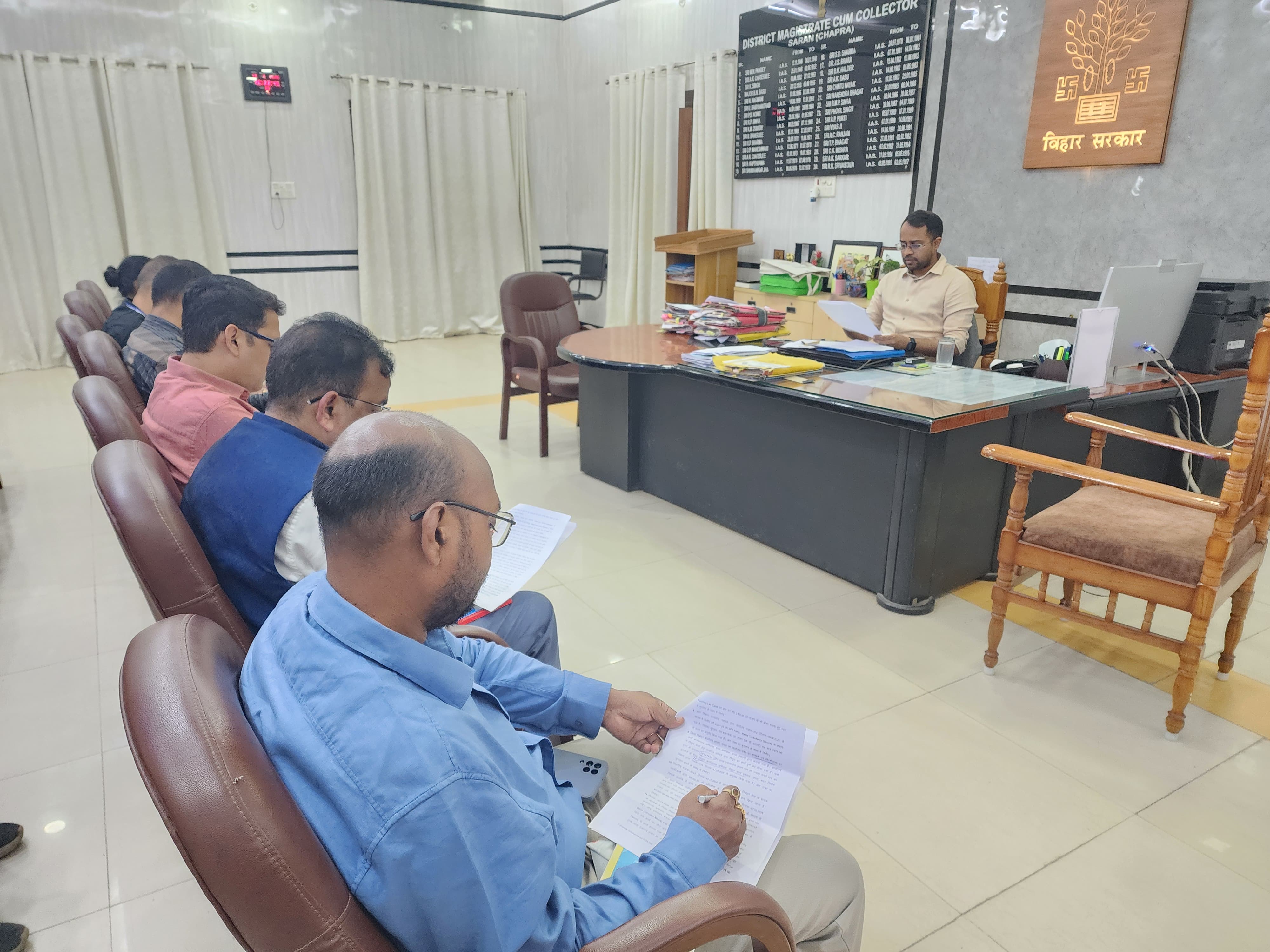 सारण में 80 पार के बुजुर्गों को घर बैठे मिलेगी रजिस्ट्री की सुविधा