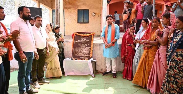 नवापारा-सकरी-सतभांवा मार्ग निर्माण कार्य का पूजा-अर्चना कर भूमिपूजन