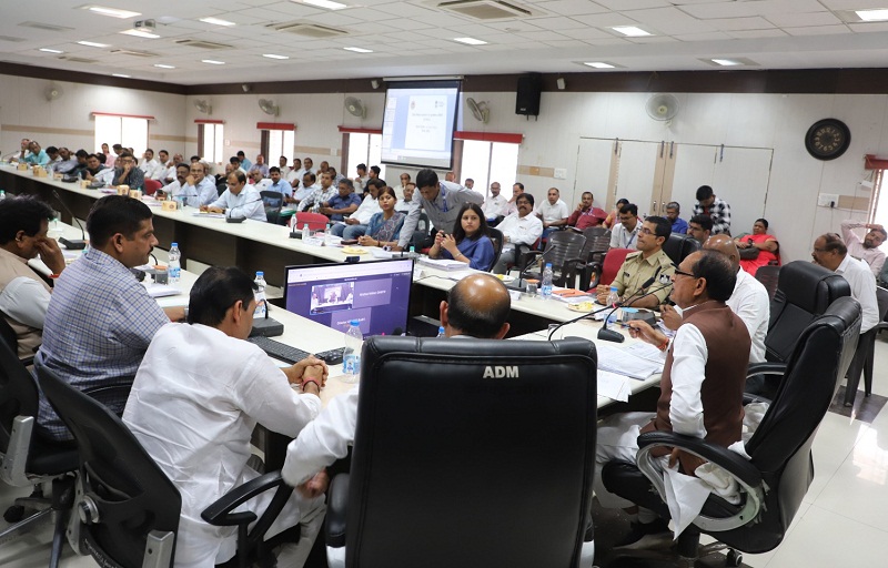 केंद्रीय कृषि मंत्री शिवराज सिंह चौहान ने सीहोर में की विकास कार्यों और योजनाओं की समीक्षा