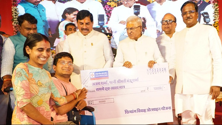 हितग्राहियों को हितलाभ वितरित