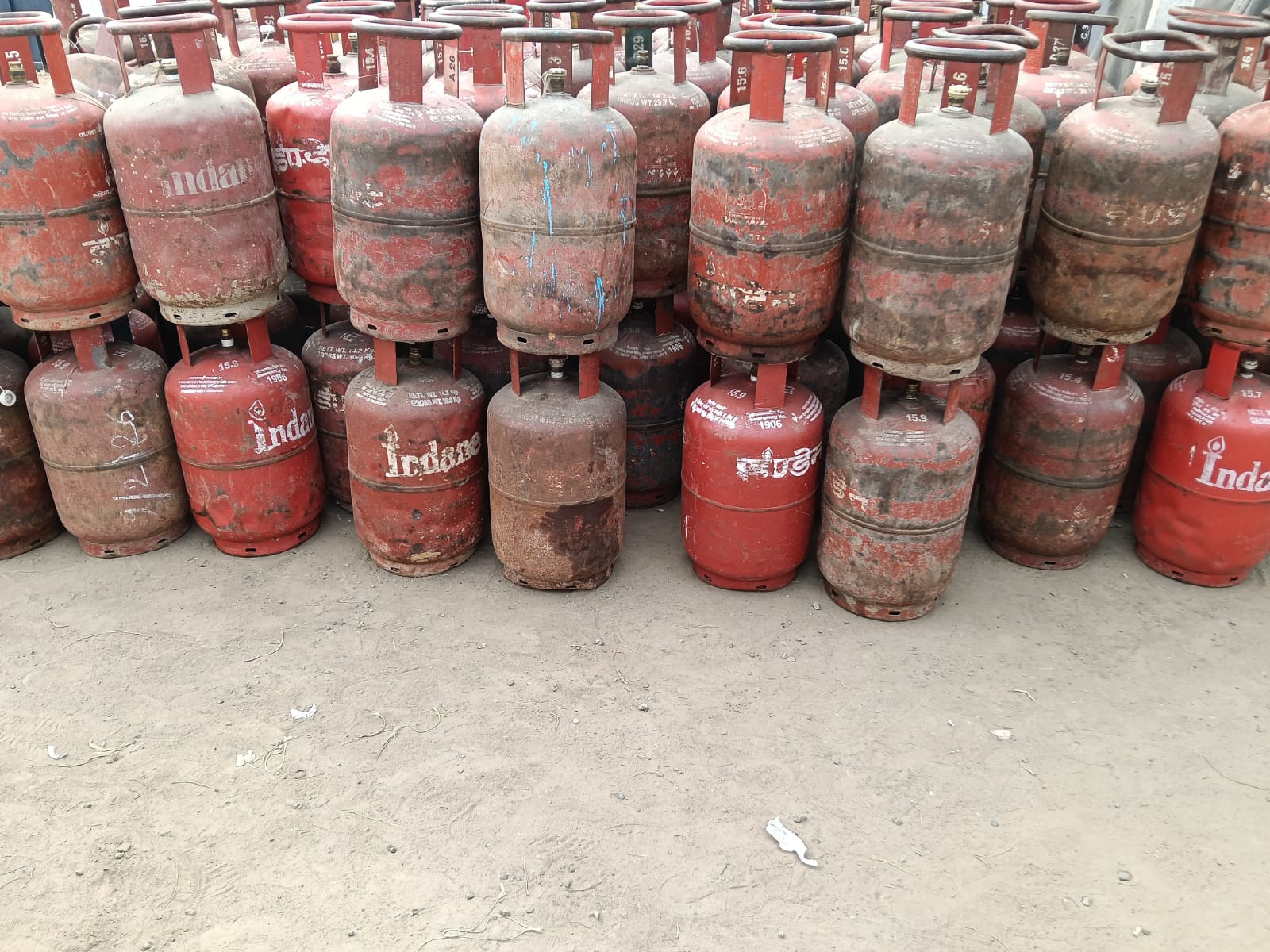 21 magistrates deployed to monitor gas distribution in Saran