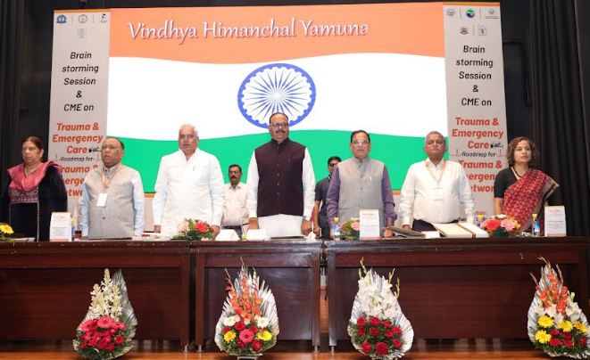 कार्यशाला में ब्रजेश पाठक व राज्यमंत्री मयंकेश्वर शरण सिंह