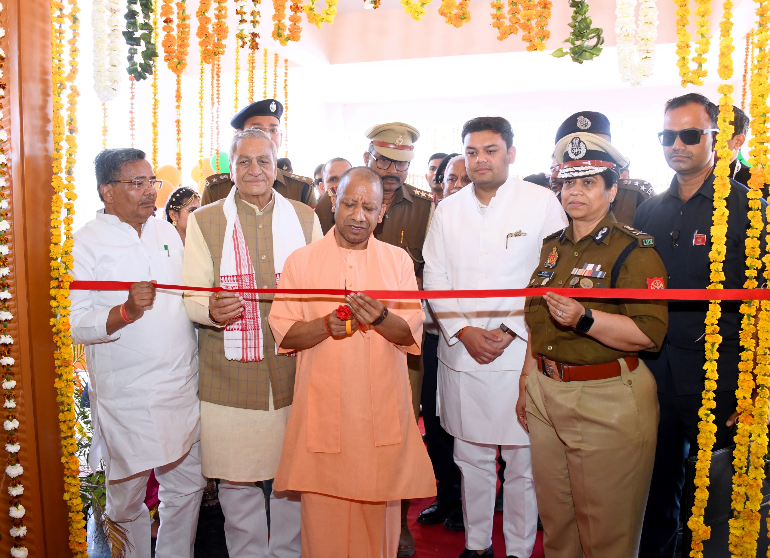 शुभारंभ के दाैरान सीएम याेगी आदित्यनाथ