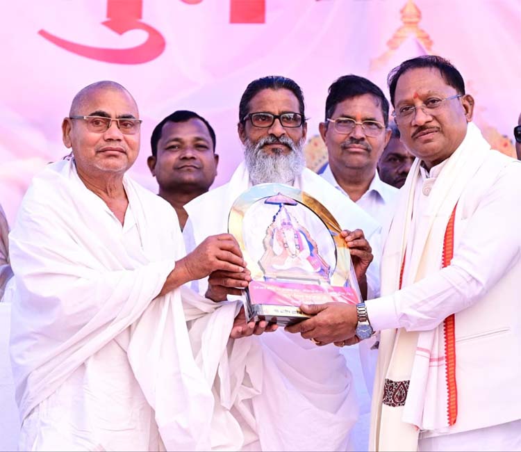 मुख्यमंत्री साय सद्गुरु कबीर संत सम्मेलन फाल्गुन महोत्सव में मुख्यमंत्री साय सद्गुरु कबीर संत सम्मेलन फाल्गुन महोत्सव में