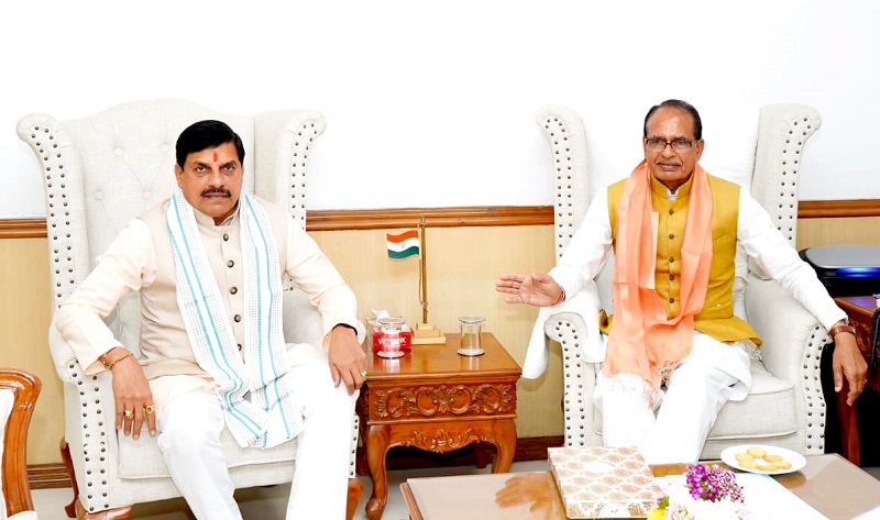 मध्य प्रदेश के मुख्यमंत्री नई दिल्ली में केन्द्रीय मंत्री चौहान से मिले