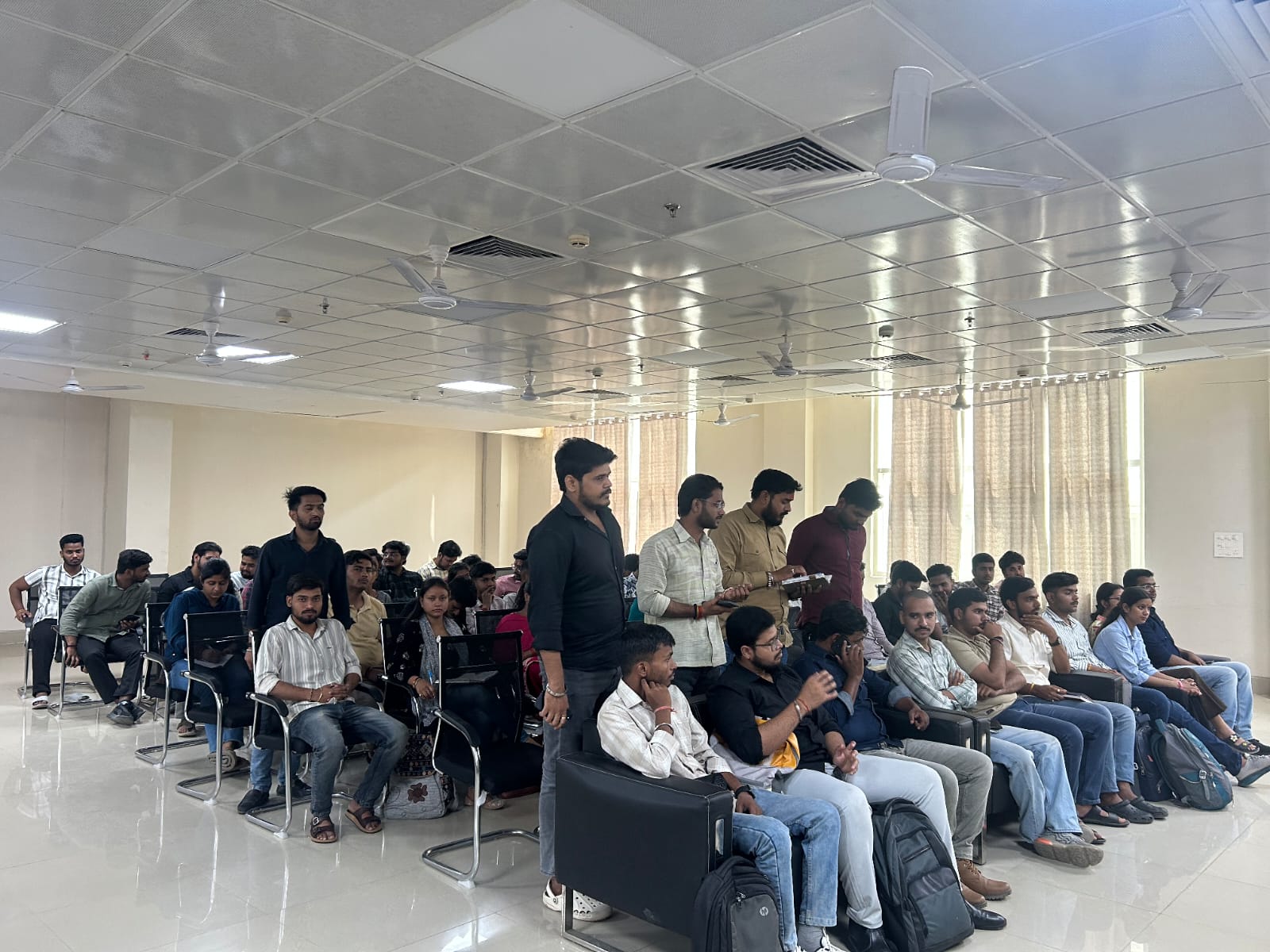 *विदेशी प्रतिभागियों का आगमन शुरू, साउथ अफ्रीका और बांग्लादेश के विद्यार्थी पहुंचे