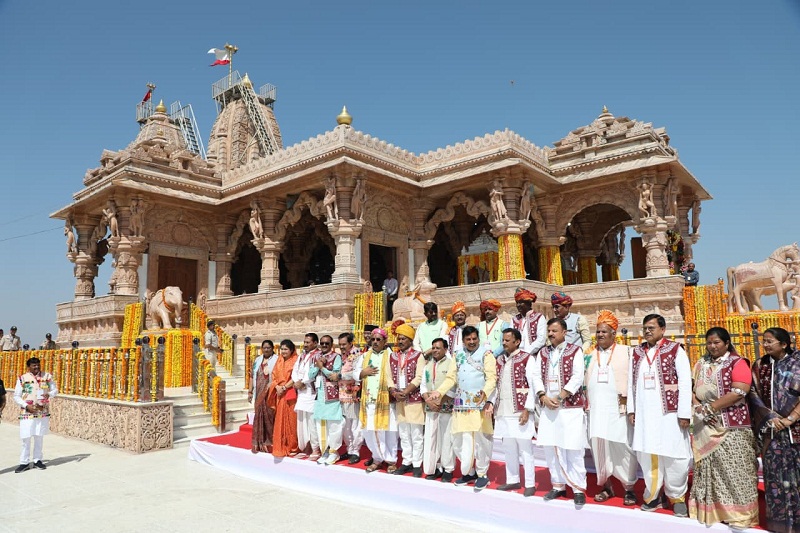 बड़वानी के नागलबाड़ी में भीलट देव मंदिर में मुख्यमंत्री और कैबिनेट मंत्री बड़वानी के नागलबाड़ी में भीलट देव मंदिर में मुख्यमंत्री और कैबिनेट मंत्री