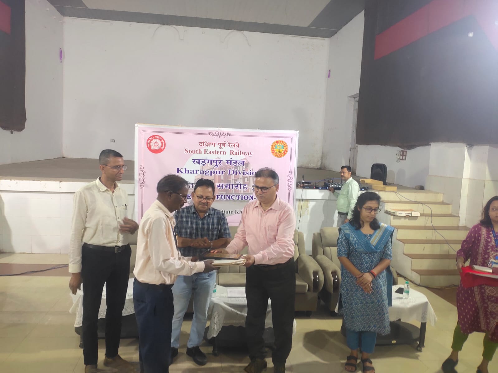 सेवानिवृत्त कर्मचारियों सम्मान समारोह सेवानिवृत्त कर्मचारियों सम्मान समारोह