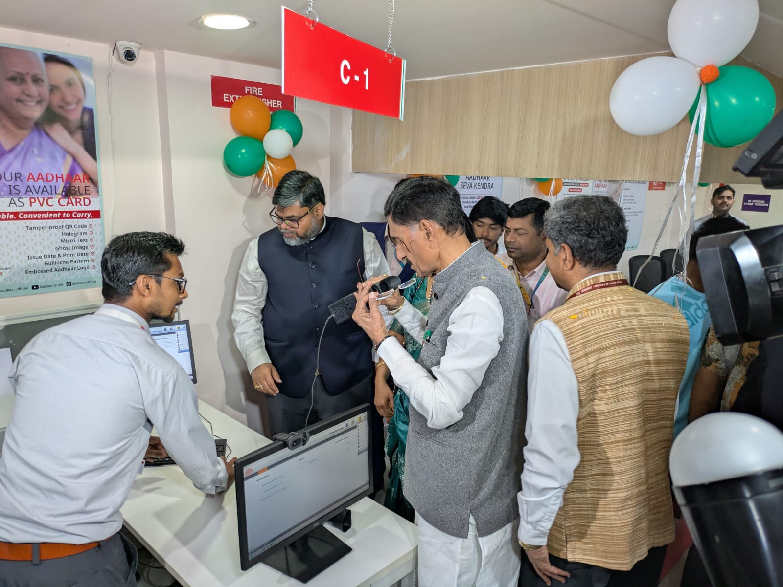 कार्यक्रम को संबोधित करते हुए संजय सेठ