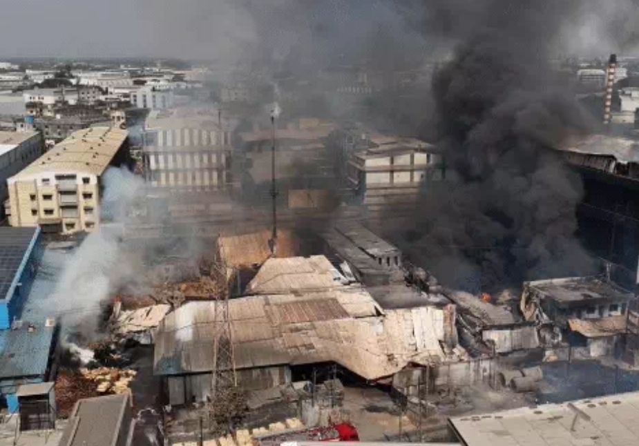 સુરતની સચિન વિસ્તારમાં આવેલી એથર કેમિકલ કંપનીમાં ભીષણ આગ