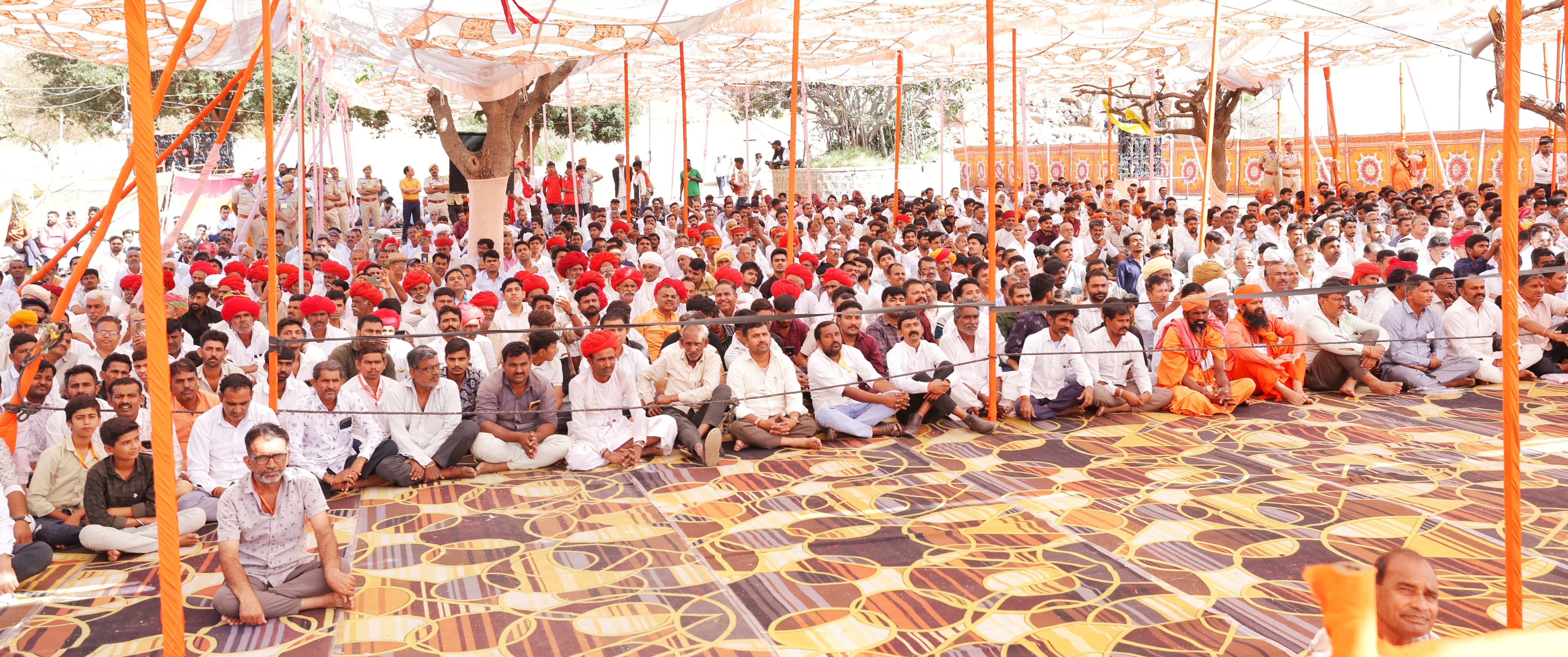 महायज्ञ एवं धर्मसभा में शामिल हुए उत्तर प्रदेश के मुख्यमंत्री महायज्ञ एवं धर्मसभा में शामिल हुए उत्तर प्रदेश के मुख्यमंत्री