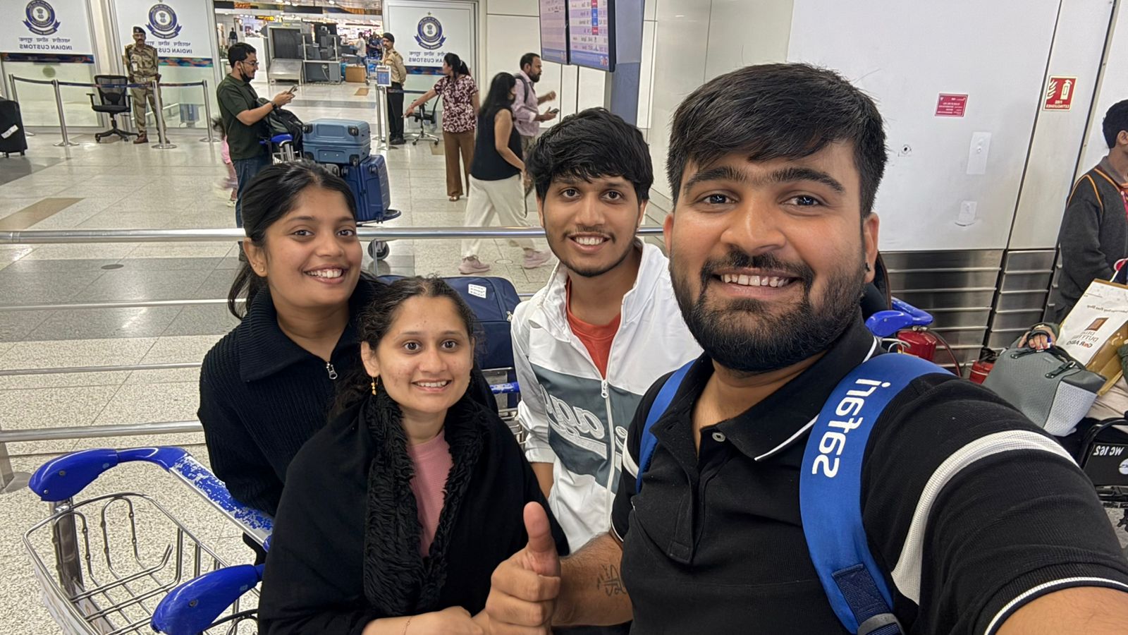 सांसद अग्रवाल के प्रयासों से दुबई में फंसा सोमानी परिवार सकुशल भारत पहुंचा