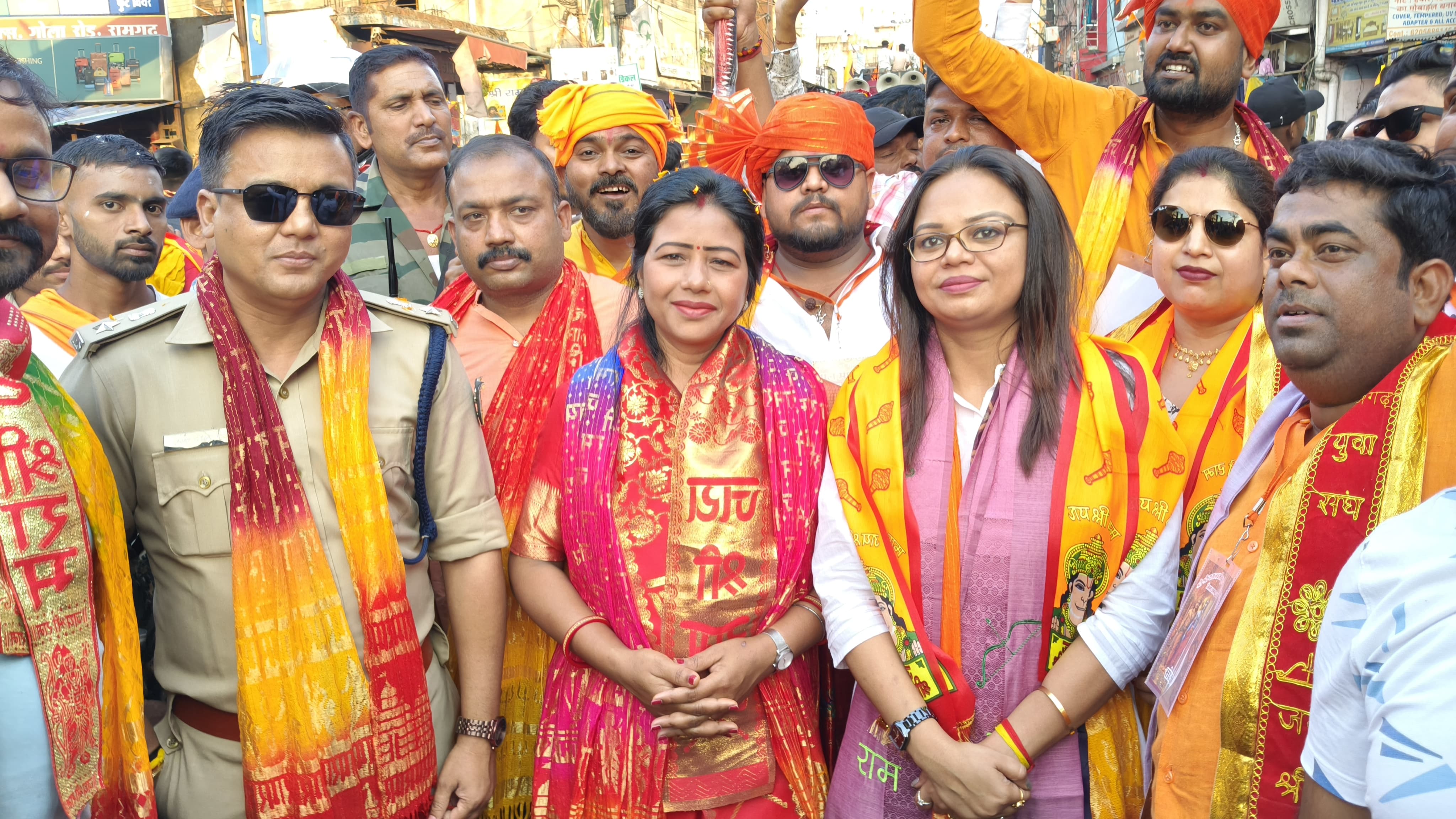 जुलूस में शामिल एसपी