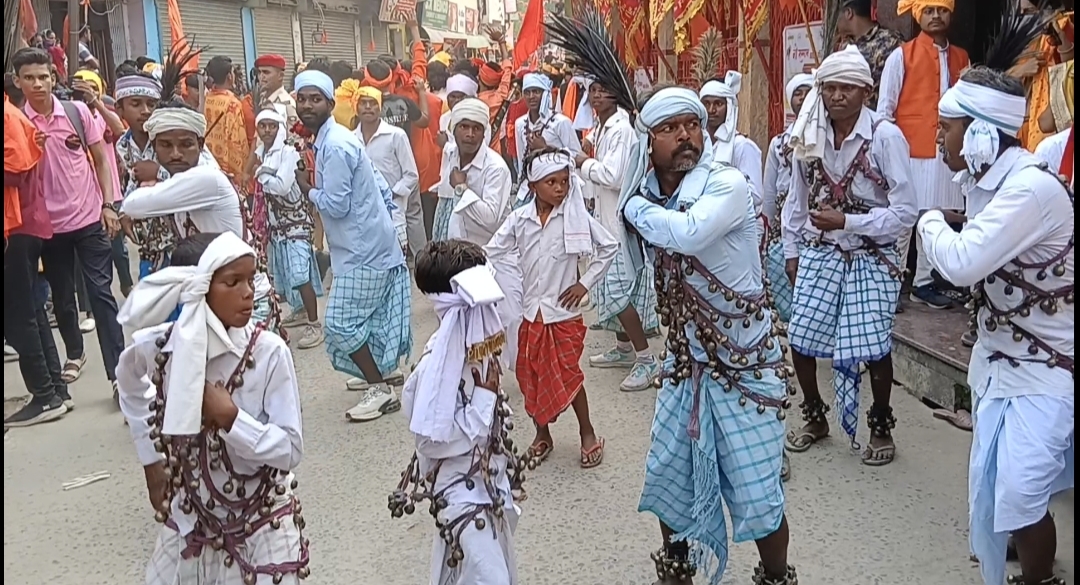 अररिया फोटो:आदिवासी नृत्य