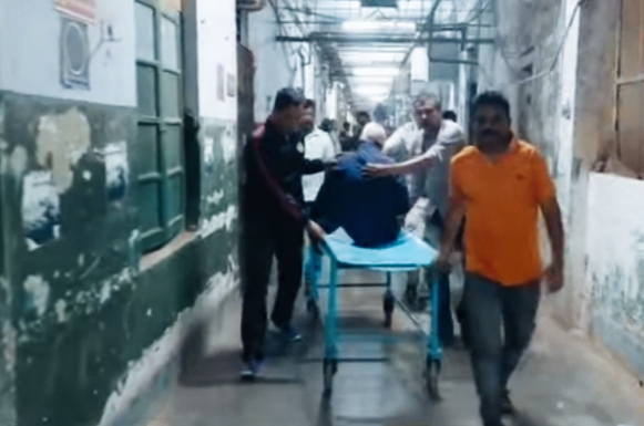 घायलों को अस्पताल ले जाते pulickarmi