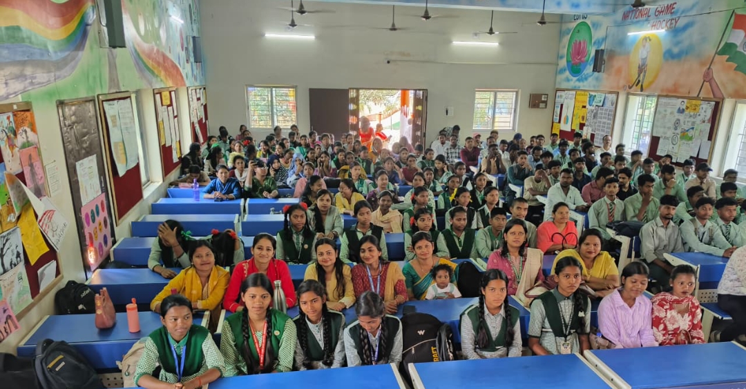 सम्मानित छात्र छात्राएं