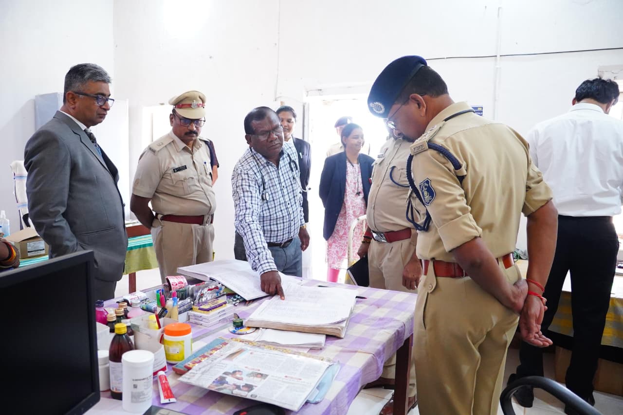 जिला जेल का निरीक्षण