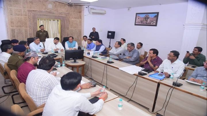 शिविर की तैयारियों एवं व्यवस्थाओं के संबंध में जिलाधीश कार्यालय में बैठक शिविर की तैयारियों एवं व्यवस्थाओं के संबंध में जिलाधीश कार्यालय में बैठक