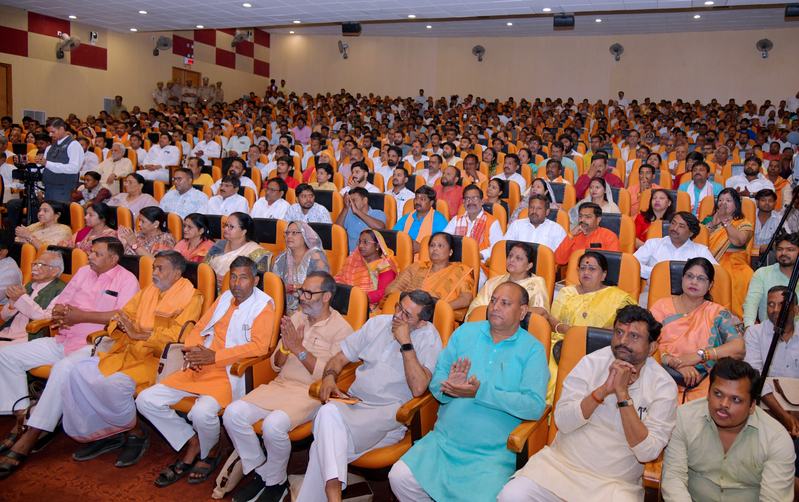 हक के लिए तरसाने वालों को सत्ता के लिए तरसा दिया है जनता ने : सीएम योगी*