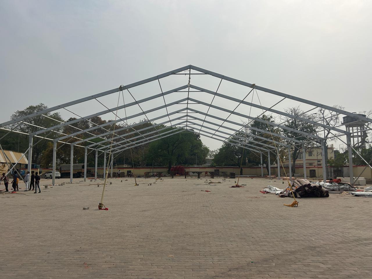 पर्यटन विभाग की ओर से रोडवेज बस स्टैंड परिसर में बन रहा जर्मन हैंगर वाटरप्रूफ पंडाल