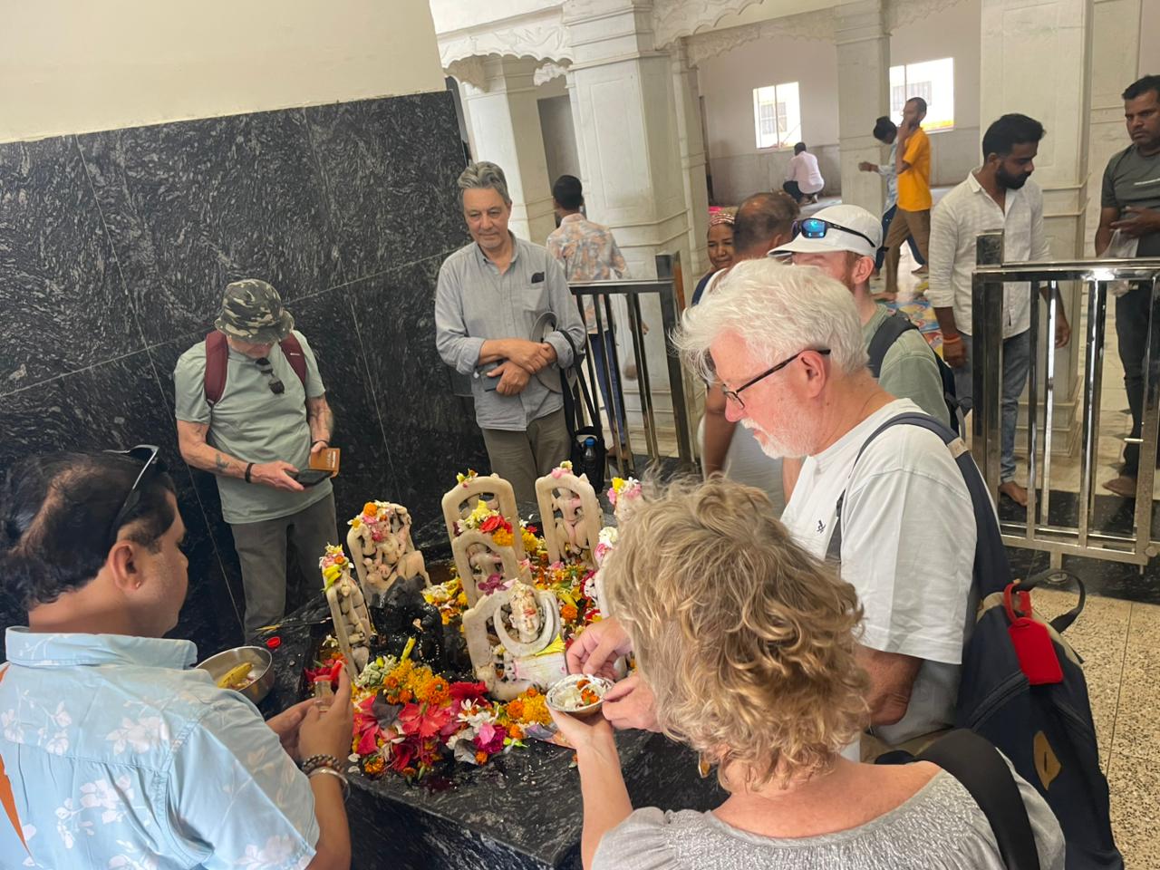 विदेशी पर्यटक विदेशी पर्यटक