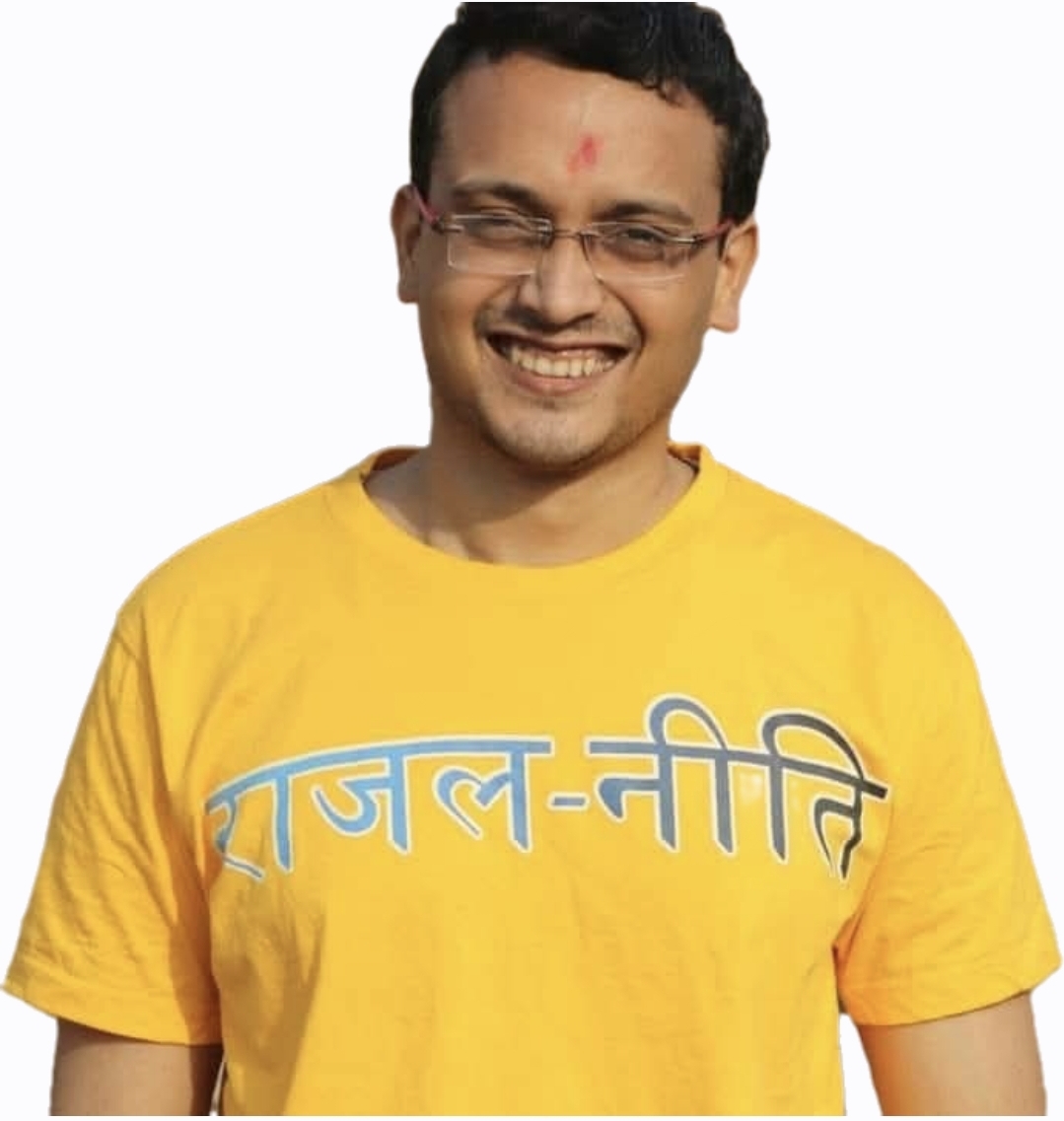 डॉ. किरण बेदी ने युवा लेखक राजल की पुस्तक को दी शुभकामनाएँ