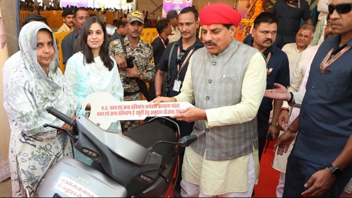 हटा में महिला सशक्तिकरण सम्मेलन सह शिलान्यास कार्यक्रम