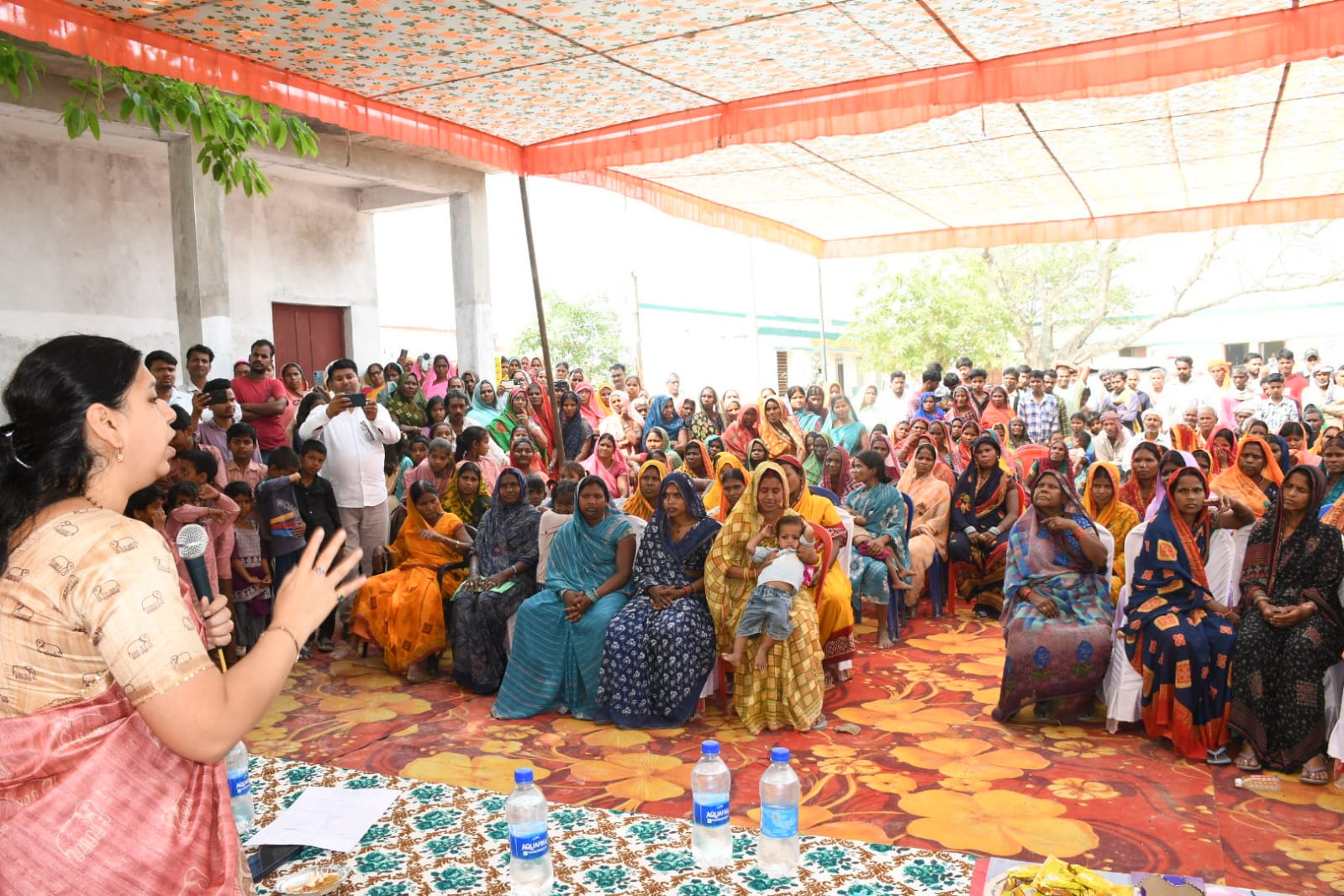 उपस्थित लोग