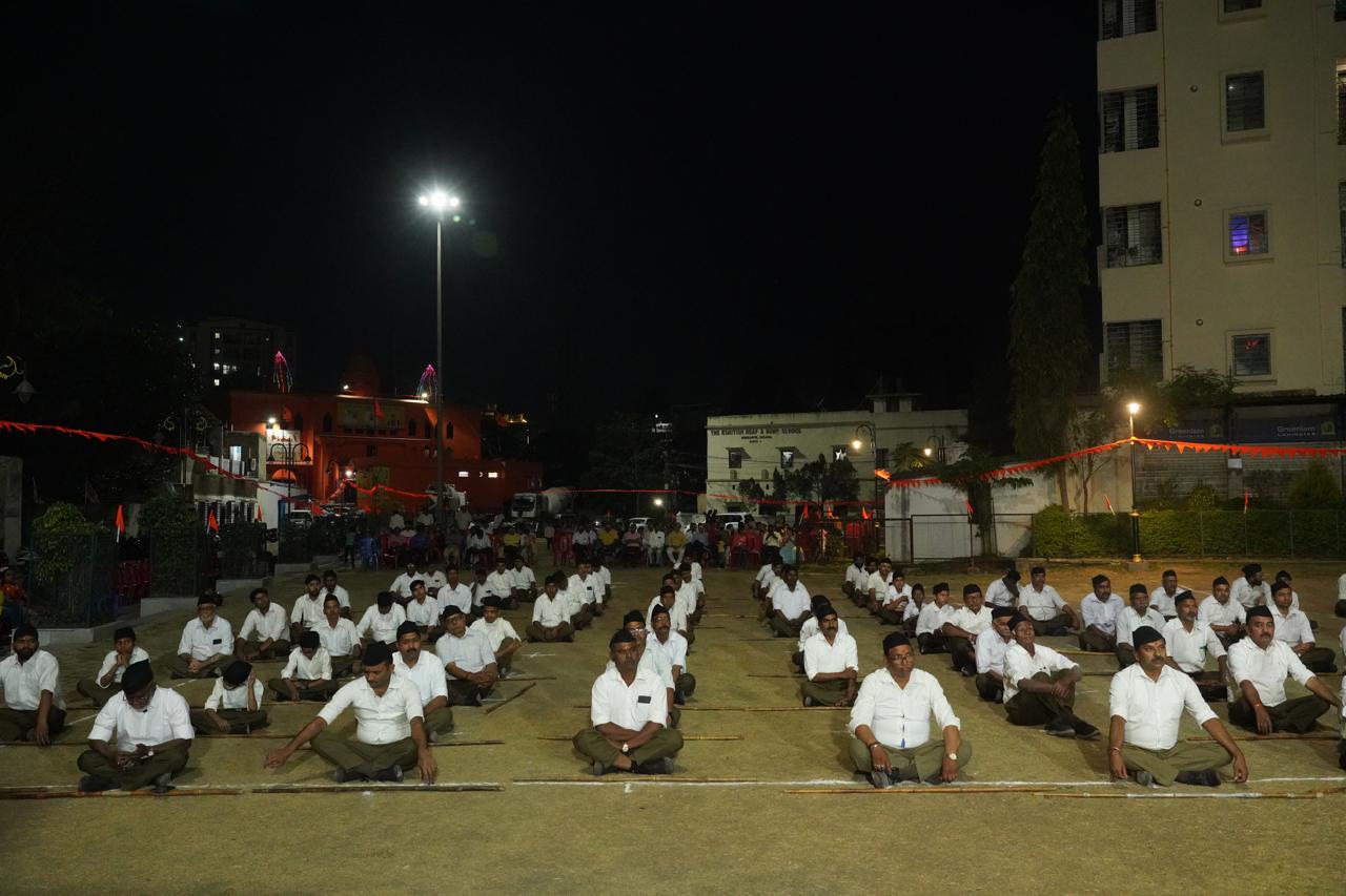 कार्यक्रम में मौजूद स्वयंसेवक