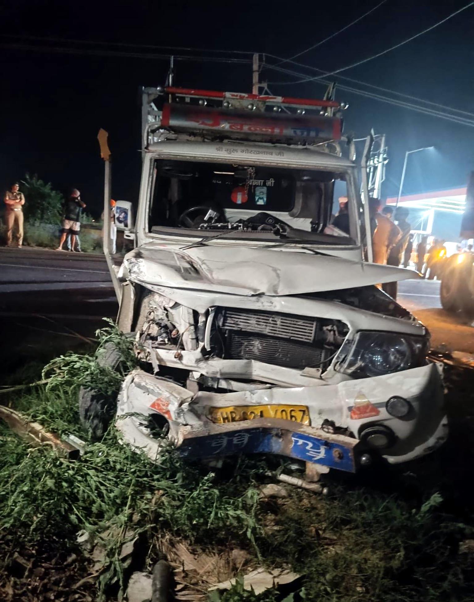 रतिया। दुर्घटनाग्रस्त पिकअप व ट्राला।