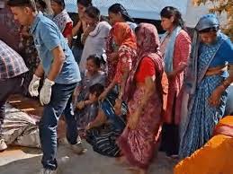 राेते बिलखते परिजन