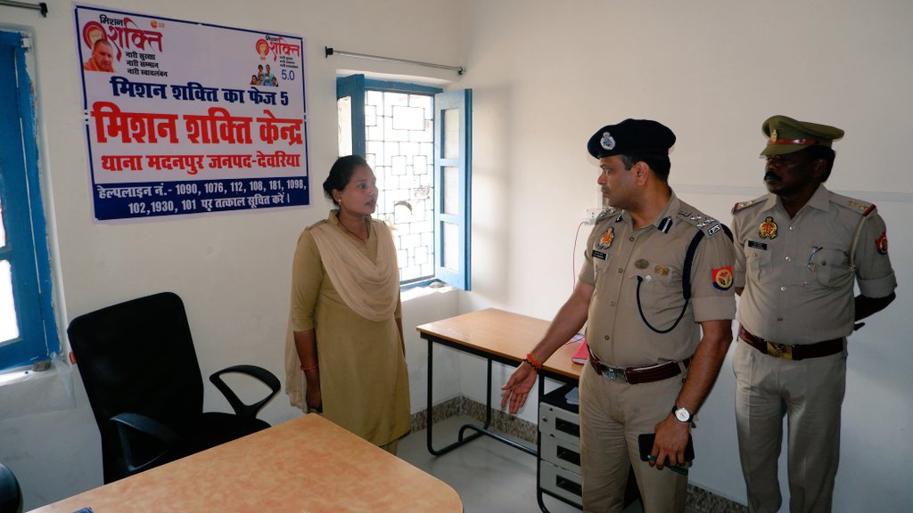 फोटो निरीक्षण करते फोटो निरीक्षण करते