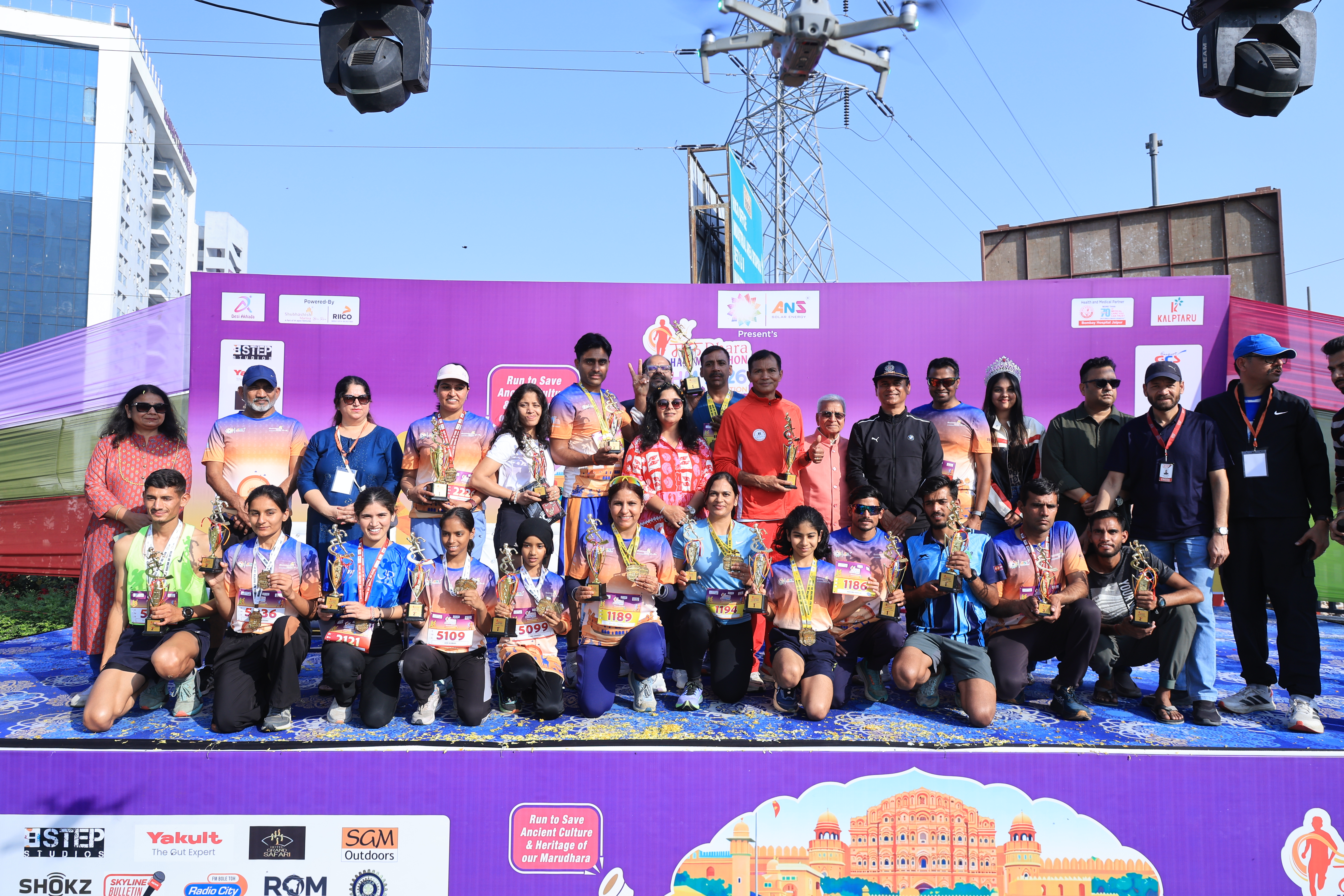 मरुधरा हाफ मैराथन में जयपुर में दौड़े हज़ारों की संख्या में धावक मरुधरा हाफ मैराथन में जयपुर में दौड़े हज़ारों की संख्या में धावक