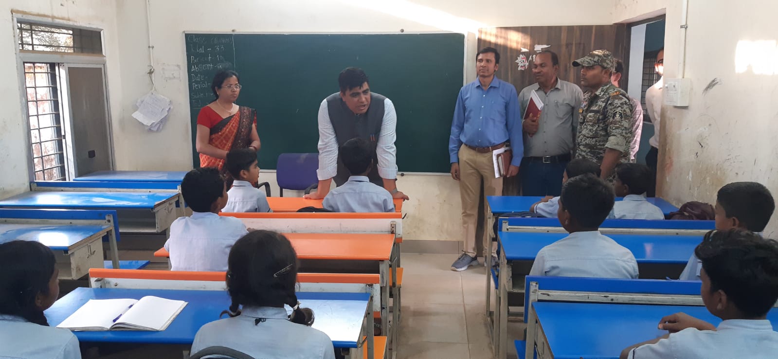 कोरबा कलेक्टर ने पीएम श्री विद्यालय करतला का किया निरीक्षण