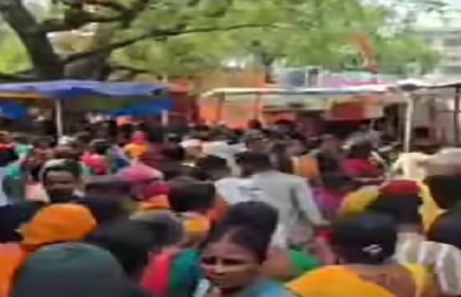 बिहार के नांलदा स्थित शीतला मंदिर में भगदड़ के बाद की फोटो