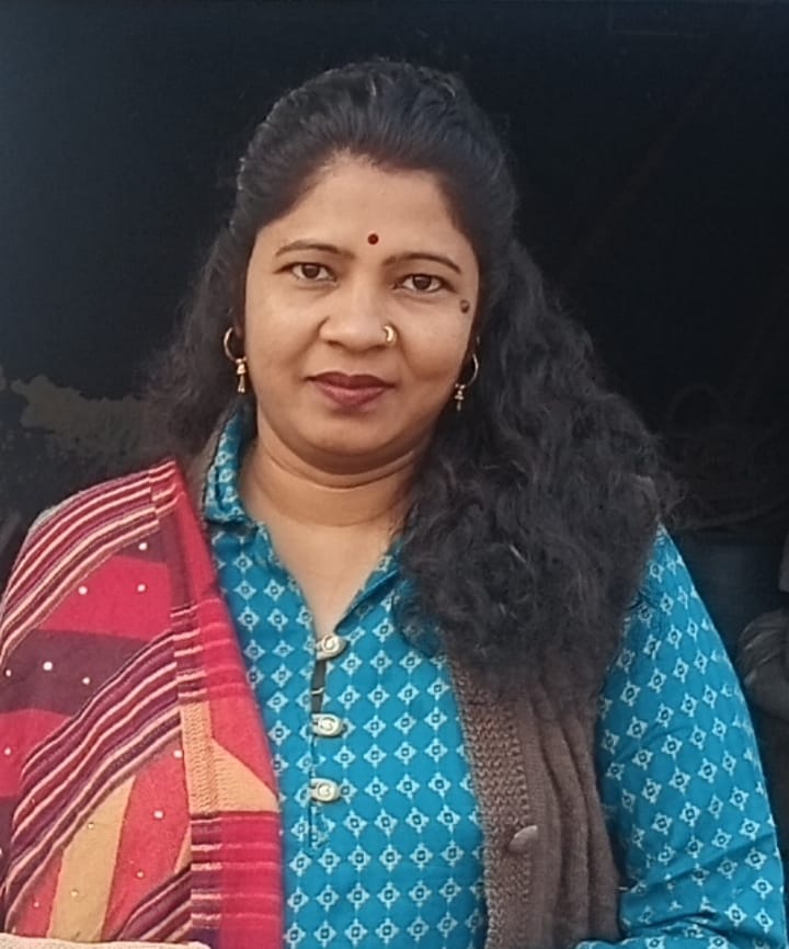 फोटो ग्राम प्रधान साधना सरगम