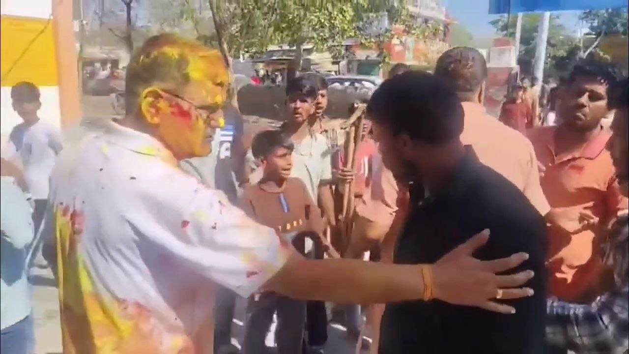 नाली पर पत्थर रखने से भड़का विवाद, मांडल में दो पक्षों में लाठी-भाटा जंग मोचियों की मस्जिद क्षेत्र में मामूली कहासुनी ने लिया बड़ा रूप, कई लोग घायल, पुलिस ने संभाला मोर्चा