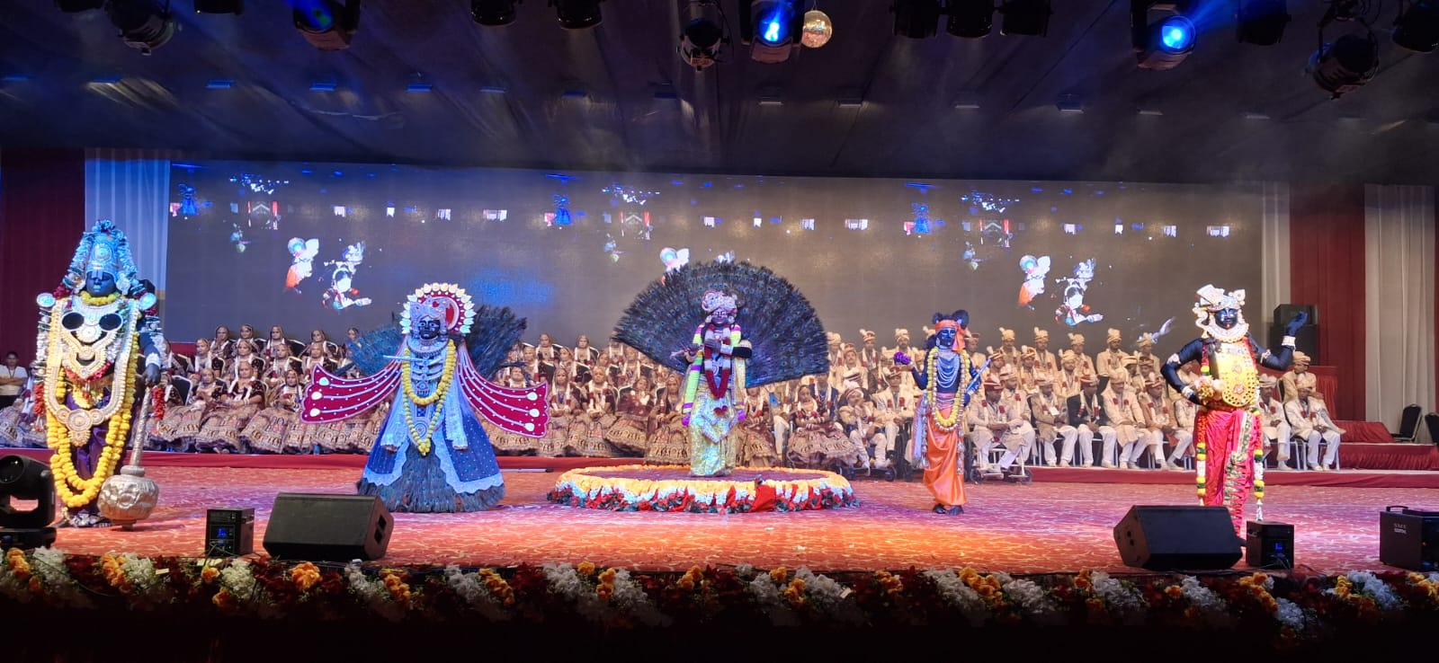 नारायण सेवा संस्थान में  45वां सामूहिक विवाह: वैदिक मंत्रों के बीच 51 जोड़ों ने थामा एक-दूजे का हाथ