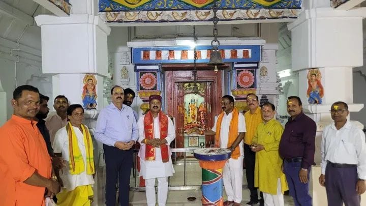 रामनगर के रामंदिर में मंत्री रामनगर के रामंदिर में मंत्री