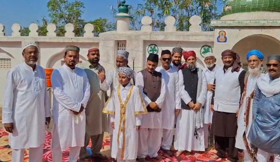 दमोह में ईद-उल-फितर का जश्न: भाईचारे के माहौल में अदा हुई नमाज, प्रशासन-पुलिस की मुस्तैदी से बना सौहार्दपूर्ण वातावरण