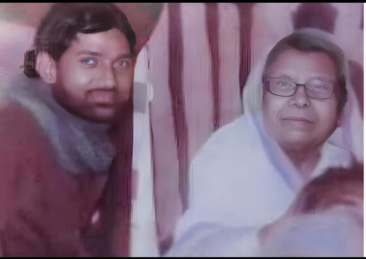 बायीं ओर महादेवी वर्मा और दायीं ओर लेखक आचार्य पं. पृथ्वीनाथ पाण्डेय (विद्यार्थी-जीवन) बायीं ओर महादेवी वर्मा और दायीं ओर लेखक आचार्य पं. पृथ्वीनाथ पाण्डेय (विद्यार्थी-जीवन)