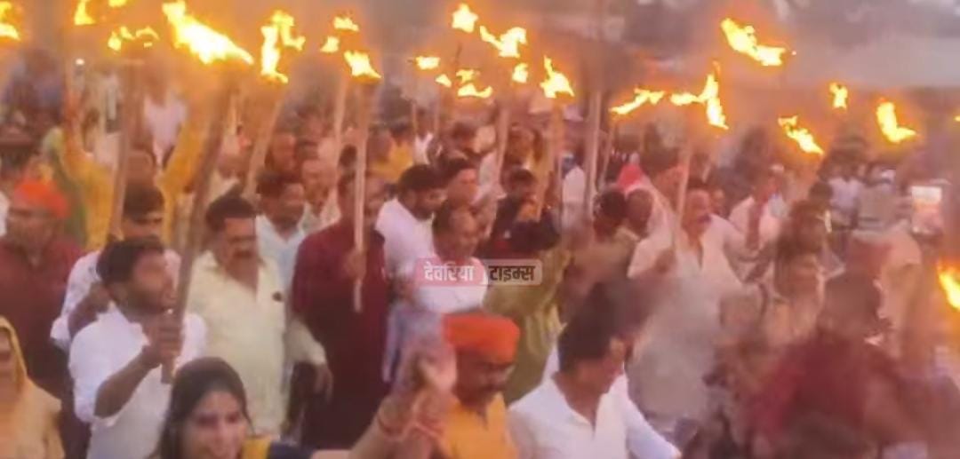 फोटो - मसाल जलूस फोटो - मसाल जलूस