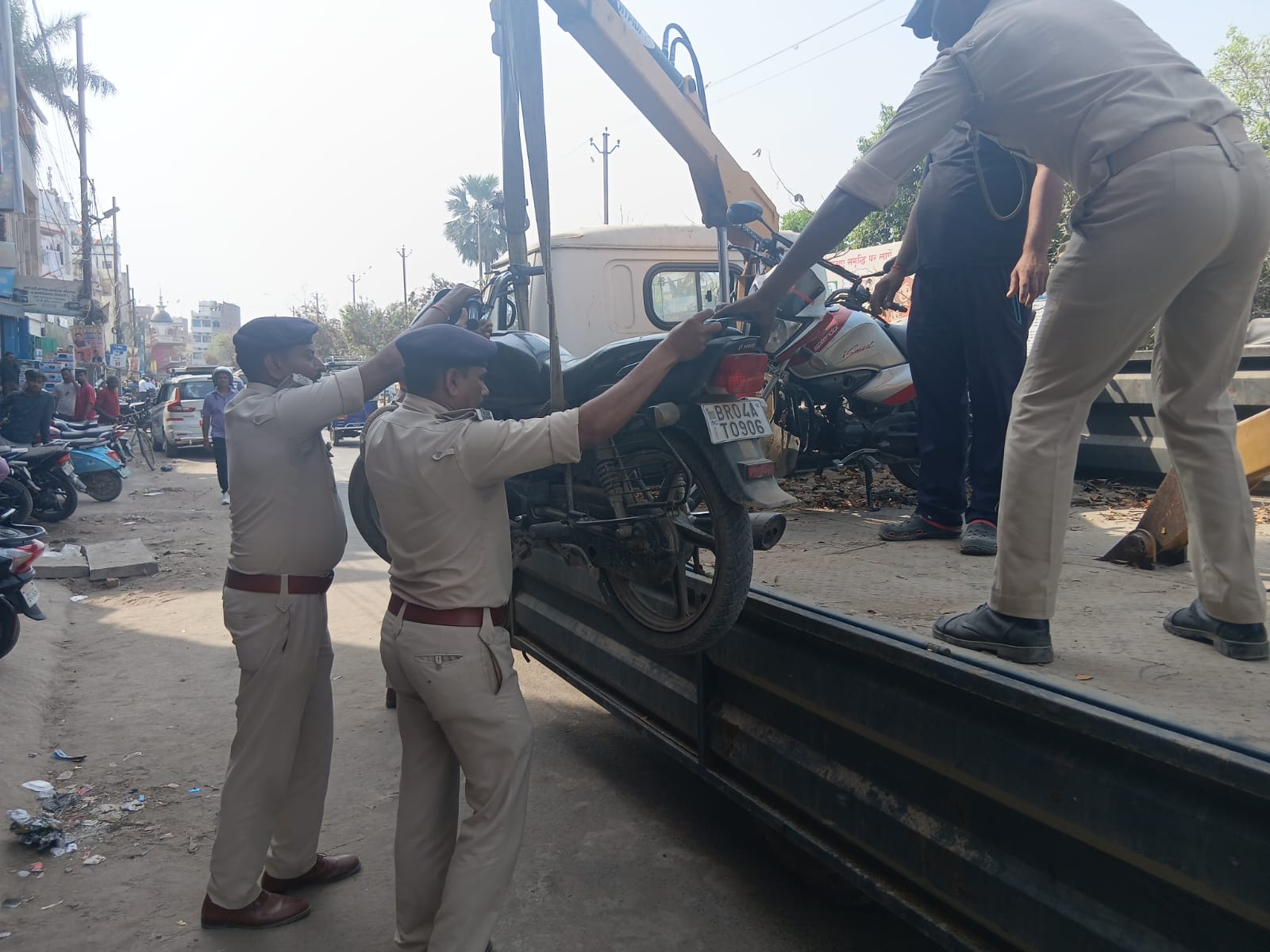 सारण में यातायात नियमों के तहत 21 वाहन जब्त