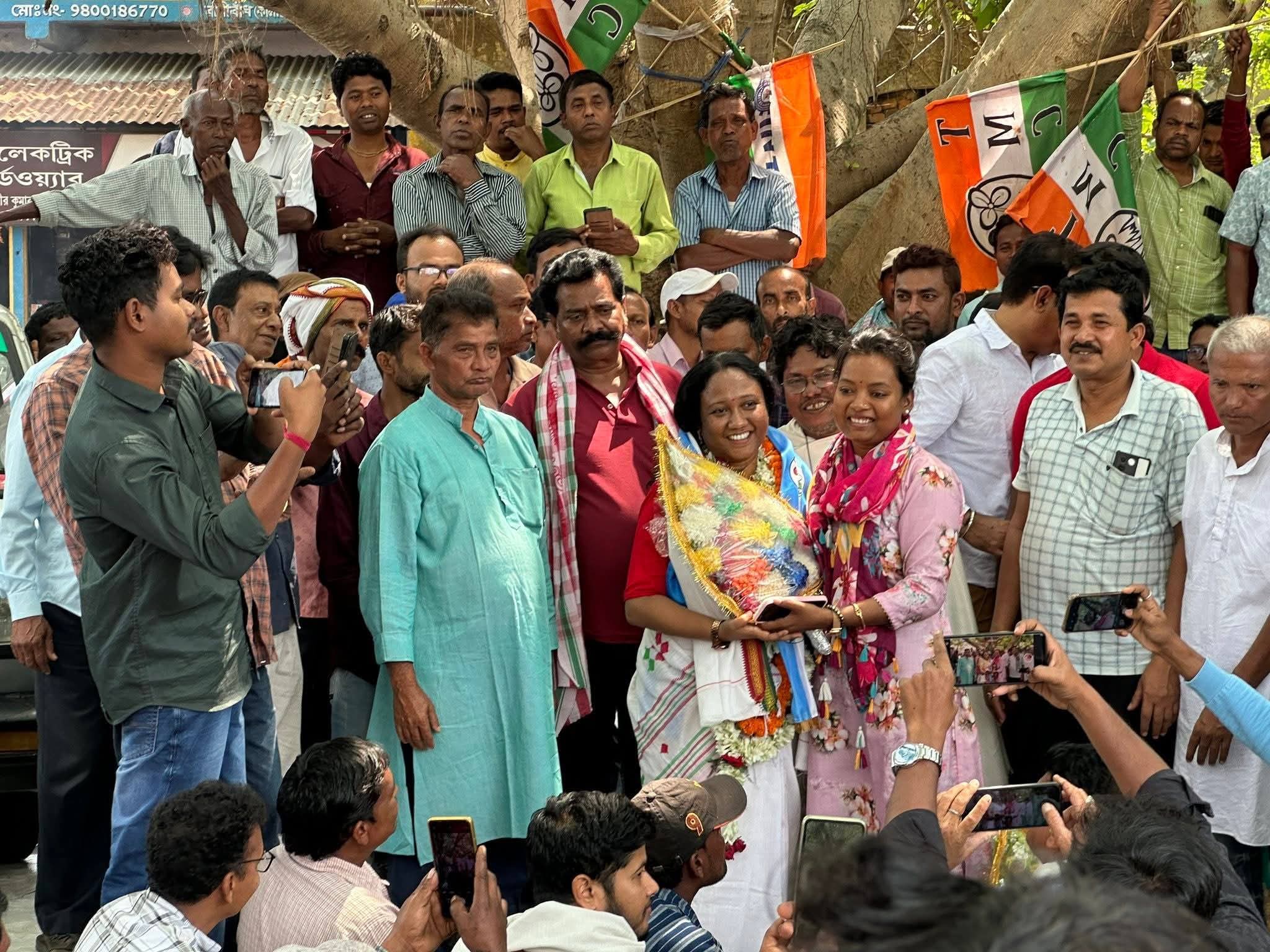 ज्योत्स्ना मंडी और तनुश्री हांसदा एक sath