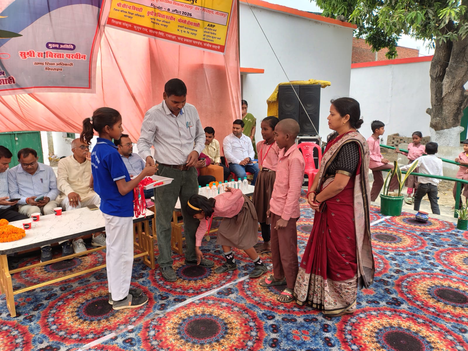 मेधावियों को किया गया सम्मानित