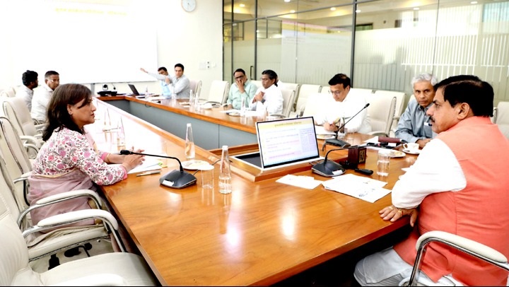 मुख्यमंत्री ने की सुगम संपर्कता परियोजना की समीक्षा